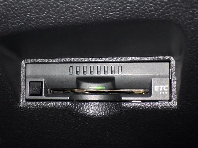 プリウス ＳセーフティプラスＩＩ　フルセグ　メモリーナビ　ＤＶＤ再生　ミュージックプレイヤー接続可　バックカメラ　衝突被害軽減システム　ＥＴＣ　ＬＥＤヘッドランプ（19枚目）