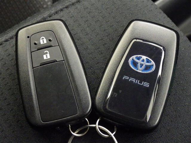 プリウス ＳセーフティプラスＩＩ　フルセグ　メモリーナビ　ＤＶＤ再生　ミュージックプレイヤー接続可　バックカメラ　衝突被害軽減システム　ＥＴＣ　ＬＥＤヘッドランプ（28枚目）