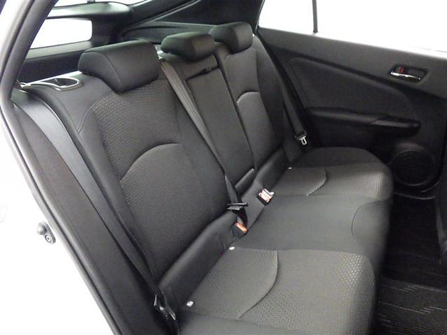 プリウス ＳセーフティプラスＩＩ　フルセグ　メモリーナビ　ＤＶＤ再生　ミュージックプレイヤー接続可　バックカメラ　衝突被害軽減システム　ＥＴＣ　ＬＥＤヘッドランプ（30枚目）