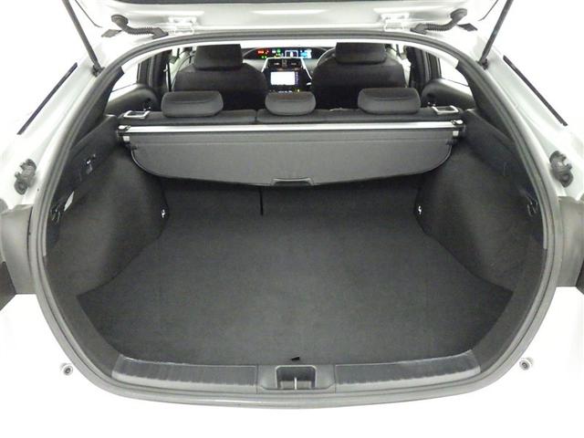 プリウス ＳセーフティプラスＩＩ　フルセグ　メモリーナビ　ＤＶＤ再生　ミュージックプレイヤー接続可　バックカメラ　衝突被害軽減システム　ＥＴＣ　ＬＥＤヘッドランプ（31枚目）