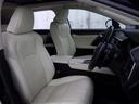 運転の際、常に目にする部分だけにシックで飽きのこないデザインが良いですね。