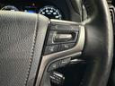 ステアリングスイッチ付き。前方から目を離すことなく操作することが可能です。