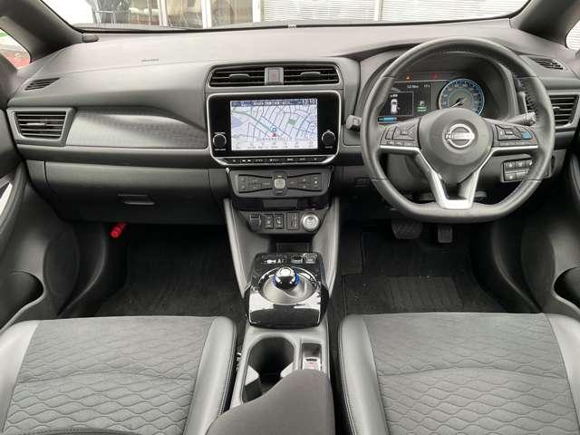 リーフ X Vセレクション 90周年記念車 コネクトナビ プロパイロット 全方位カメ 寒冷地仕様 試乗車UP 全方位カメラ LEDヘッドライト インテリキー レーンキープ 踏み間違い防止 ETC 禁煙車 サイドカーテンエアバック Bカメラ ナビTV(4枚目)