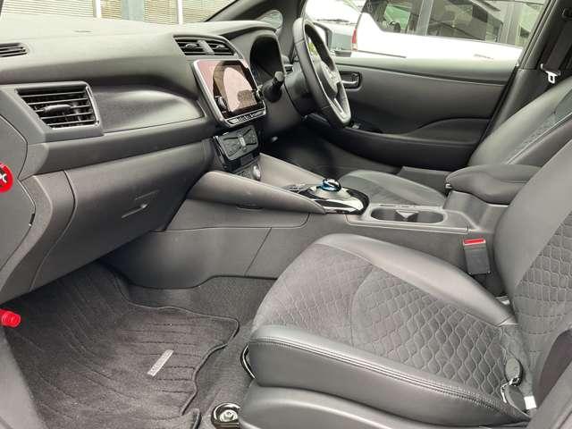 リーフ X Vセレクション 90周年記念車 コネクトナビ プロパイロット 全方位カメ 寒冷地仕様 試乗車UP 全方位カメラ LEDヘッドライト インテリキー レーンキープ 踏み間違い防止 ETC 禁煙車 サイドカーテンエアバック Bカメラ ナビTV(5枚目)