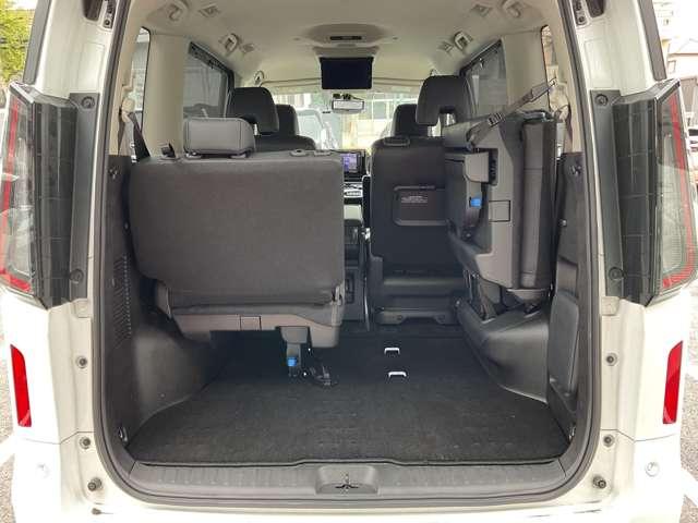 セレナ 2.0 ハイウェイスターV Vセレクション 純正9型ナビ 後席モニター プロパイロッ 両側自動ドア 全周囲 衝突被害軽減ブレーキ インテリジェントキー LEDヘッドライト 禁煙車 アルミホイール アダクティブクルーズコントロール ワンオーナー レーンキープ アイドリングストップ ETC(8枚目)