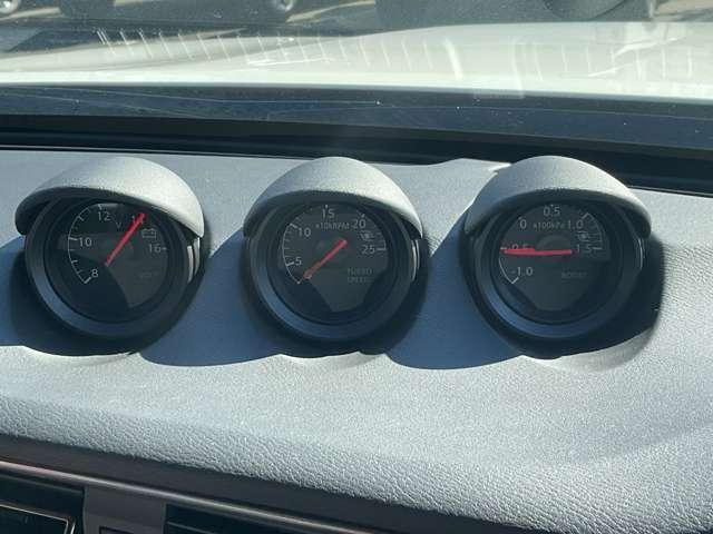 フェアレディＺ ３．０　バージョン　ＳＴ　雹害未使用車　コネクトナビ　内装色レッド　衝突軽減システム　レーンキープ　オートクルーズ　Ｂモニタ　ワンオーナ　本革シート　アルミホイール　ＬＥＤヘッドライト　ナビＴＶ　スマートキー　ＥＴＣ　キーレス　オートエアコン　パワーステアリング（15枚目）