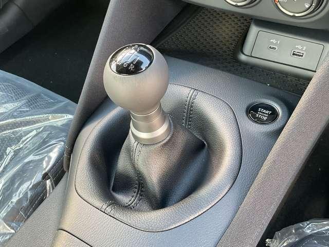 フェアレディＺ ３．０　バージョン　Ｓ　雹害未使用車　コネクトナビ　６速ＭＴ　ＬＥＤヘッドライト　ワンオーナー　インテリジェントキー　ナビＴＶ　サイドエアバッグ　ＥＴＣ　オートエアコン　オートクルーズコントロール　パワーウィンドウ　衝突被害軽減システム　Ｂモニタ（8枚目）