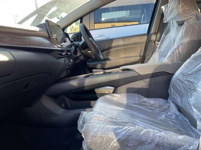 オーラ １．２　Ｇ　雹害未使用車　コネクトナビ　全方位カメラ　自動（被害軽減）ブレーキ　ＬＥＤ　ＬＫＡ　サイドカメラ　ＥＴＣ　カーテンエアバッグ　アルミホイール　インテリジェントキー　パワーウィンドウ　ワンオーナー　フルオートエアコン　キーレスエントリー　ＡＢＳ（6枚目）