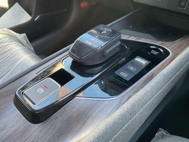 オーラ １．２　Ｇ　雹害未使用車　コネクトナビ　全方位カメラ　自動（被害軽減）ブレーキ　ＬＥＤ　ＬＫＡ　サイドカメラ　ＥＴＣ　カーテンエアバッグ　アルミホイール　インテリジェントキー　パワーウィンドウ　ワンオーナー　フルオートエアコン　キーレスエントリー　ＡＢＳ（17枚目）