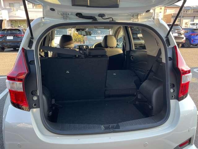 ノート １．２　ｅ－ＰＯＷＥＲ　メダリスト　純正ナビ　全方位カメラ　スマートミラー　被害軽減ブレーキ　ＴＶナビ　禁煙　ドライブレコーダ　バックモニター　クルコン　インテリキー　ＬＥＤランプ　車線逸脱警報システム　ワンオーナー　キーフリー　アルミホイール　ＥＴＣ　オートエアコン　記録簿（7枚目）