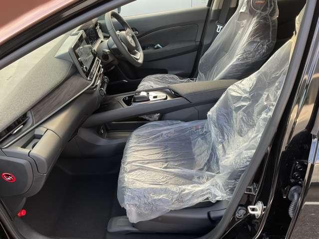 オーラ １．２　Ｇ　雹害未使用車　コネクトナビ　全方位カメラ　自動（被害軽減）ブレーキ　ＬＥＤ　ＬＫＡ　サイドカメラ　ＥＴＣ　カーテンエアバッグ　アルミホイール　インテリジェントキー　パワーウィンドウ　ワンオーナー　フルオートエアコン　キーレスエントリー　ＡＢＳ（6枚目）