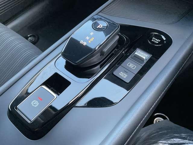 ノート １．２　Ｘ　雹害未使用車　全方位カメラ　ＬＥＤライト　リアカメラ　衝突被害軽減ブレ－キ　全方位カメラ　ＬＥＤヘッドライト　レーンアシスト　インテリジェントキー　ワンオーナー　サイドカーテンエアバック　サイドカメラ　パワーウィンドウ　オートエアコン　ＡＢＳ（12枚目）