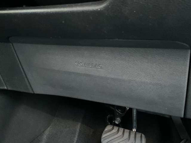 オーラ １．２　Ｇ　レザーエディション　※雹害未使用車　※こちらのお車は雹害車両となります。フード、ルーフに凹みがございますが走行上問題はございません。当該車両につきましては現車確認と１日前の事前予約をお願いしております。（22枚目）