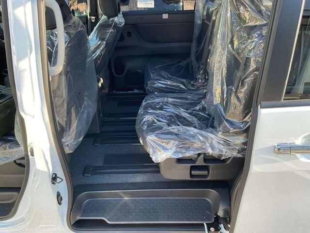 セレナ ２．０　ハイウェイスターＶ　※雹害未使用車　プロパイロット　ナビレス　Ｗ電動スライド　クルコン　レーンアシスト　ＬＥＤランプ　ワンオーナー車　カーテンエアバッグ　アルミホイール　キーフリー　エアコン　バックカメラ　ＡＢＳ　パワーウィンドウ　パワーステアリング（7枚目）