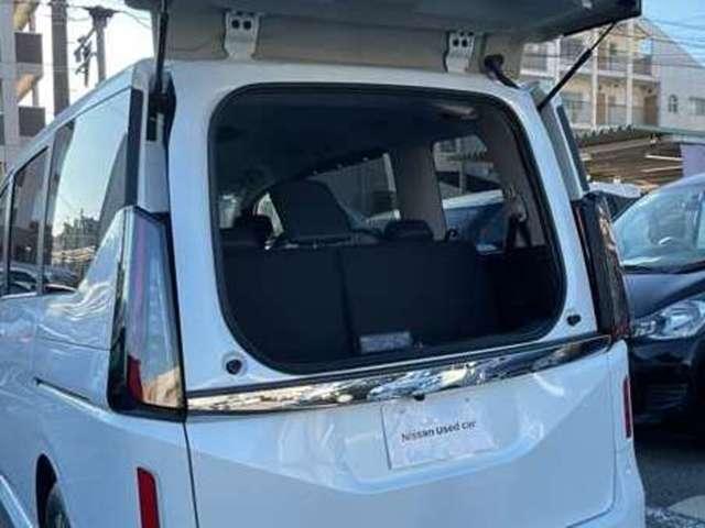 セレナ ２．０　ハイウェイスターＶ　※雹害未使用車　プロパイロット　ナビレス　Ｗ電動スライド　クルコン　レーンアシスト　ＬＥＤランプ　ワンオーナー車　カーテンエアバッグ　アルミホイール　キーフリー　エアコン　バックカメラ　ＡＢＳ　パワーウィンドウ　パワーステアリング（9枚目）