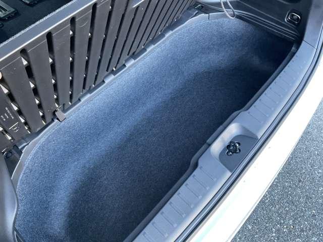 セレナ ２．０　ハイウェイスターＶ　※雹害未使用車　プロパイロット　ナビレス　Ｗ電動スライド　クルコン　レーンアシスト　ＬＥＤランプ　ワンオーナー車　カーテンエアバッグ　アルミホイール　キーフリー　エアコン　バックカメラ　ＡＢＳ　パワーウィンドウ　パワーステアリング（10枚目）