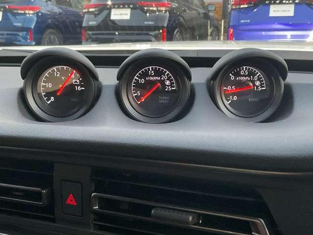 フェアレディＺ ３．０　バージョン　ＳＴ　※雹害未使用車　９インチ日産コネクトナビ　衝突軽減システム　オートクルーズ　Ｂモニタ　ワンオーナ　本革シート　アルミホイール　ＬＥＤヘッドライト　ナビＴＶ　スマートキー　ＥＴＣ　キーレス　オートエアコン　パワーステアリング　メモリーナビ（10枚目）