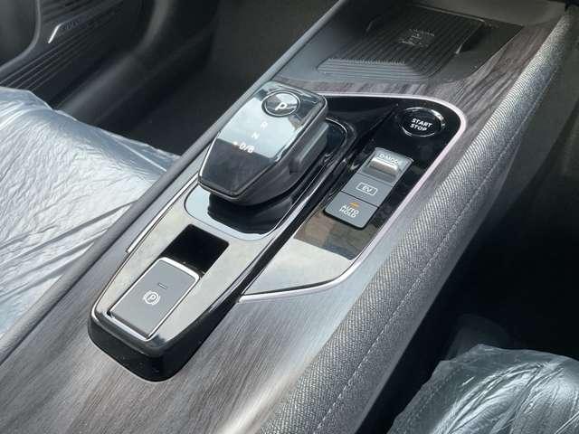 オーラ １．２　Ｇ　レザーエディション　※雹害未使用車　コネクトナビ　ＢＯＳＥ　ワンオーナ　追突防止　クルコン　本革　車線逸脱警報装置　ＬＥＤ　バックモニター　ＥＴＣ　メモリーナビゲーション　ＡＷ　キーレスエントリー　オートエアコン　ＡＢＳ　パワーウィンドウ　サイドカメラ（17枚目）