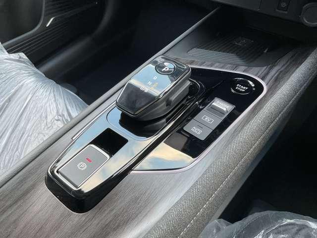 オーラ １．２　Ｇ　レザーエディション　※雹害未使用車　９インチ日産コネクトナビ　ワンオーナ　追突防止　クルコン　本革　車線逸脱警報装置　ＬＥＤ　バックモニター　ＥＴＣ　メモリーナビゲーション　ＡＷ　キーレスエントリー　オートエアコン　ＡＢＳ　パワーウィンドウ　サイドカメラ（17枚目）