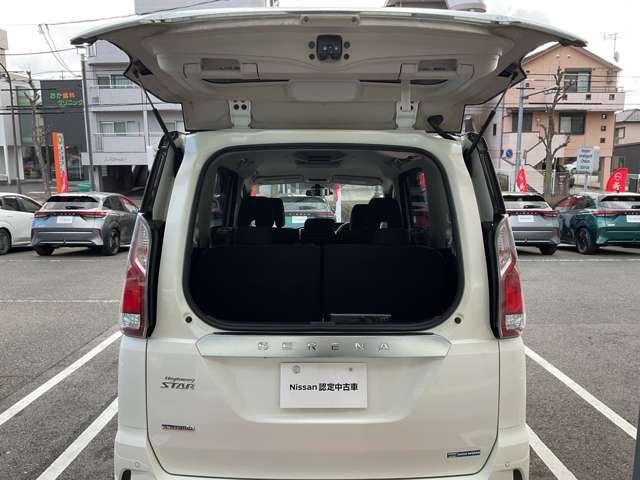 セレナ ２．０　ハイウェイスター　ＶセレクションＩＩ　９型ナビ　後席モニター　全方位カメラ　バックモニタ　全周囲モニタ　アイスト　Ｐアシスト　インテリキー　ＬＥＤライト　ＥＴＣ車載器　オートクルーズコントロール　サイドエアバッグ　記録簿　ドライブレコーダー　禁煙　アルミ　ＴＶナビ　エアバック（8枚目）