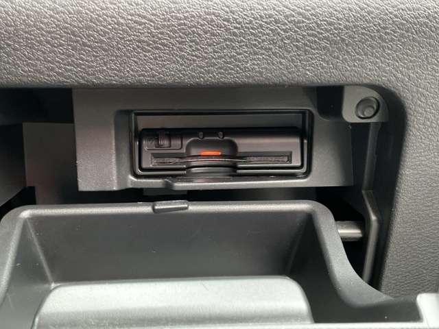 セレナ ２．０　ハイウェイスター　ＶセレクションＩＩ　９型ナビ　後席モニター　全方位カメラ　バックモニタ　全周囲モニタ　アイスト　Ｐアシスト　インテリキー　ＬＥＤライト　ＥＴＣ車載器　オートクルーズコントロール　サイドエアバッグ　記録簿　ドライブレコーダー　禁煙　アルミ　ＴＶナビ　エアバック（14枚目）