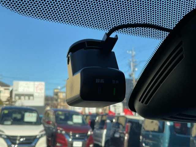 セレナ １．２　ｅ－ＰＯＷＥＲ　ハイウェイスター　Ｖ　☆９インチ純正ナビ・フルセグ・ＣＤＤＶＤ・ブルーレイ・音楽録音・Ｂｌｕｅｔｏｏｔｈ☆プロパイロット☆両側電動スライドドア☆前後ドラレコ☆ＥＴＣ（26枚目）