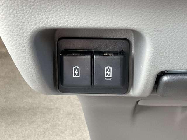 �t�r�a�d���\�P�b�g�̃^�C�v�`�ƃ^�C�v�b�𑕔����Ă܂��B�t�r�a�|�[�g�͂��o�����̎��͂�����񖜂���̍ЊQ�̎��Ɍg�ѓd�b�ȂǏ[�d�\�B