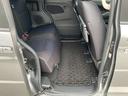 リヤシートは足元空間も広くリラックスしてドライブが楽しめます。