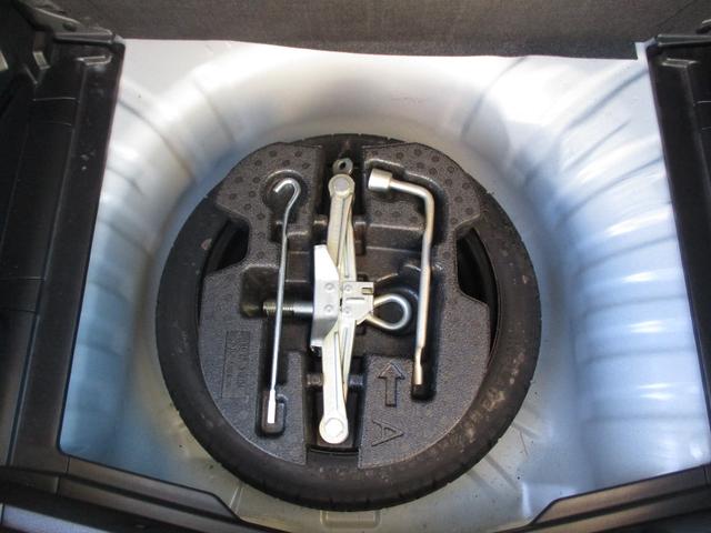 ノート Ｘ　ＤＩＧ－Ｓ　プッシュスタート　スマートキー　純正ナビ・ＴＶアイドリングストップ（12枚目）