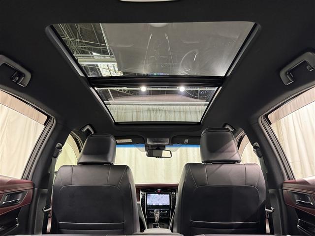 室内に優しい光が入り、ゆったりとした空間を体感できます！開閉はスイッチで！