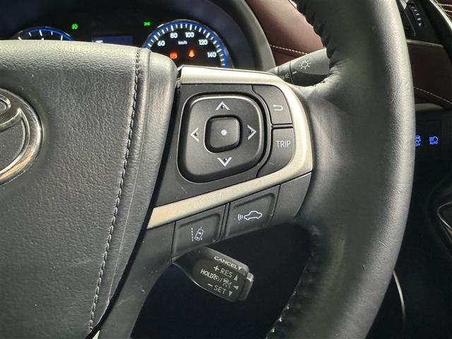 ステアリングスイッチ付き。前方から目を離すことなく操作することが可能です。