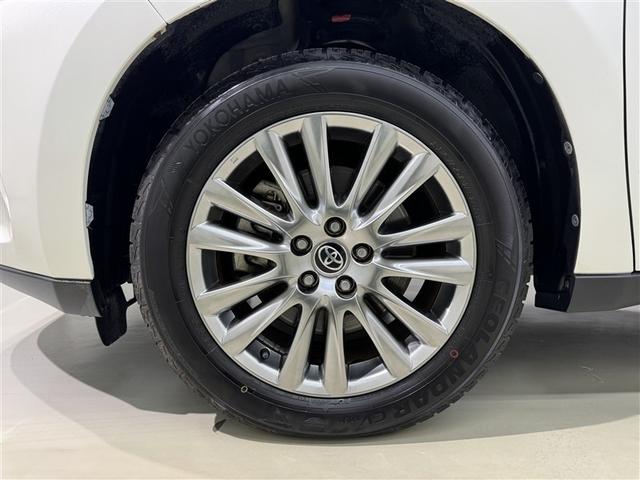 純正ホイールがクルマの雰囲気を引き立てますね！