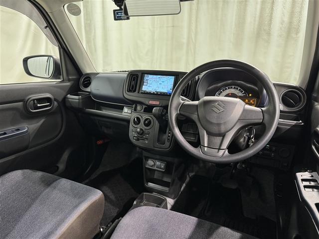 運転席まわりです。　各操作スイッチは使いやすい位置に配置されてます。