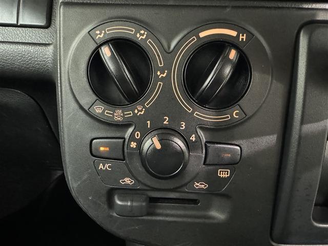 エアコンは操作性の良いダイヤル式です。