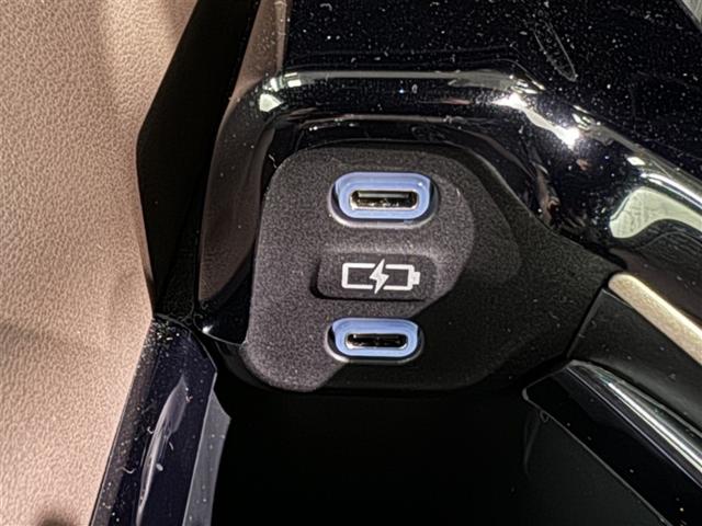 クラウンクロスオーバー Ｇレザーパッケージ　衝突被害軽減システム　メモリーナビ　フルセグ　バックカメラ　ＥＴＣ　ドラレコ　オートクルーズコントロール　ＬＥＤヘッドランプ　スマートキー　キーレス　４ＷＤ　ハイブリッド（20枚目）