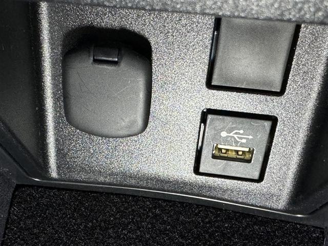 クラウンクロスオーバー Ｇレザーパッケージ　衝突被害軽減システム　メモリーナビ　フルセグ　バックカメラ　ＥＴＣ　ドラレコ　オートクルーズコントロール　ＬＥＤヘッドランプ　スマートキー　キーレス　４ＷＤ　ハイブリッド（21枚目）