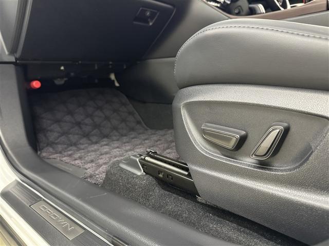 クラウンクロスオーバー Ｇレザーパッケージ　衝突被害軽減システム　メモリーナビ　フルセグ　バックカメラ　ＥＴＣ　ドラレコ　オートクルーズコントロール　ＬＥＤヘッドランプ　スマートキー　キーレス　４ＷＤ　ハイブリッド（32枚目）