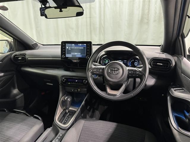 ヤリス ハイブリッドZ 衝突被害軽減システム バックカメラ ETC ドラレコ ミュージックプレイヤー接続可 オートクルーズコントロール LEDヘッドランプ スマートキー キーレス ハイブリッド(8枚目)