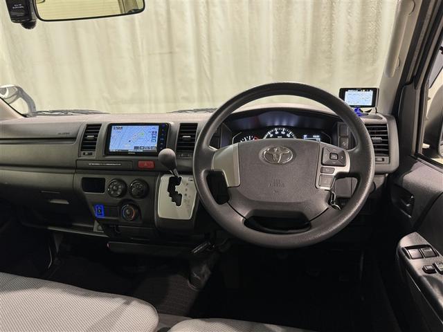 ハイエースバン ロングＤＸ　衝突被害軽減システム　メモリーナビ　フルセグ　バックカメラ　ＥＴＣ　ドラレコ　ＣＤ　ミュージックプレイヤー接続可　ＤＶＤ再生　ＬＥＤヘッドランプ　乗車定員６人　キーレス　ワンオーナー（7枚目）