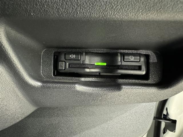 ハイエースバン ロングＤＸ　衝突被害軽減システム　メモリーナビ　フルセグ　バックカメラ　ＥＴＣ　ドラレコ　ＣＤ　ミュージックプレイヤー接続可　ＤＶＤ再生　ＬＥＤヘッドランプ　乗車定員６人　キーレス　ワンオーナー（12枚目）