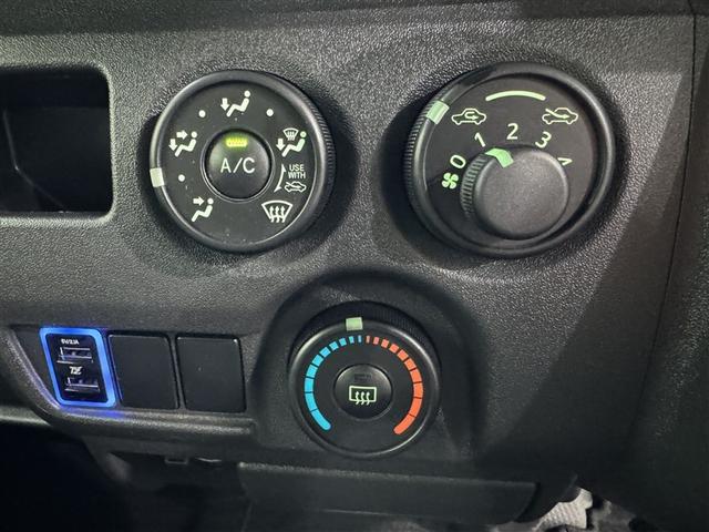 ハイエースバン ロングＤＸ　衝突被害軽減システム　メモリーナビ　フルセグ　バックカメラ　ＥＴＣ　ドラレコ　ＣＤ　ミュージックプレイヤー接続可　ＤＶＤ再生　ＬＥＤヘッドランプ　乗車定員６人　キーレス　ワンオーナー（13枚目）