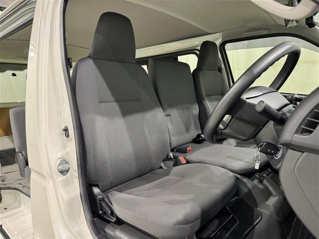 ハイエースバン ロングＤＸ　衝突被害軽減システム　メモリーナビ　フルセグ　バックカメラ　ＥＴＣ　ドラレコ　ＣＤ　ミュージックプレイヤー接続可　ＤＶＤ再生　ＬＥＤヘッドランプ　乗車定員６人　キーレス　ワンオーナー（26枚目）