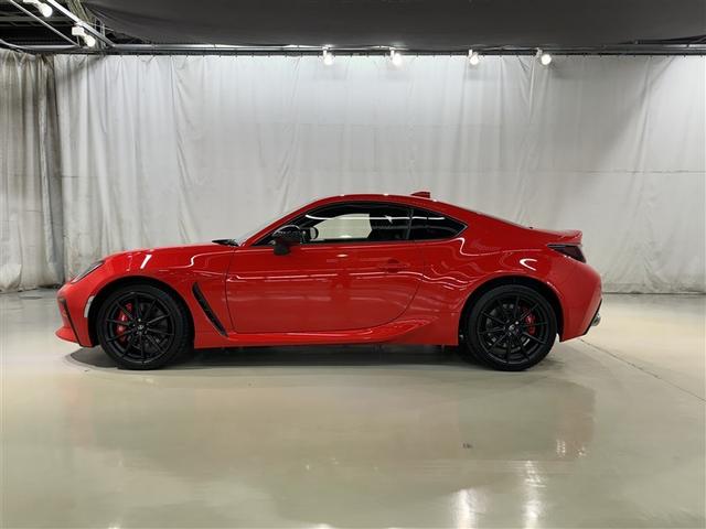 ＧＲ８６ ＲＺ　６速マニュアル　衝突被害軽減システム　メモリーナビ　フルセグ　バックカメラ　ＥＴＣ　ドラレコ　ＣＤ　ミュージックプレイヤー接続可　ＤＶＤ再生　オートクルーズコントロール　ＬＥＤヘッドランプ　キーレス（4枚目）