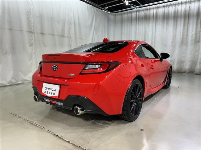 ＧＲ８６ ＲＺ　６速マニュアル　衝突被害軽減システム　メモリーナビ　フルセグ　バックカメラ　ＥＴＣ　ドラレコ　ＣＤ　ミュージックプレイヤー接続可　ＤＶＤ再生　オートクルーズコントロール　ＬＥＤヘッドランプ　キーレス（6枚目）