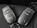 鍵がポケットの中でもドア開閉・エンジンスタートが可能な便利なスマートキーです！