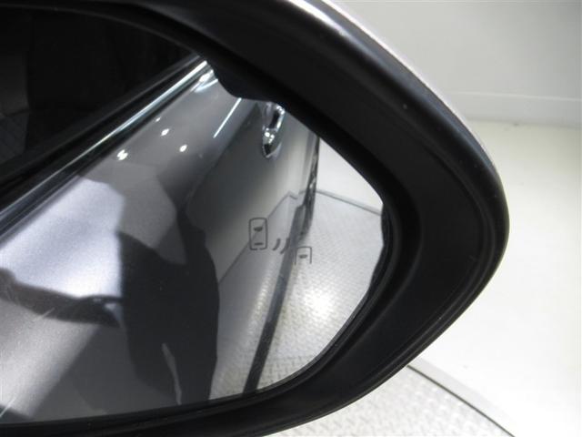 隣車線を走る車両をレーダーで検知し、ドアミラーでは確認しにくい後側方エリアに存在する車両に加え、急接近してくる車両も検知します。車両を検知するとドアミラーに搭載されたＬＥＤインジケーターが点灯します。