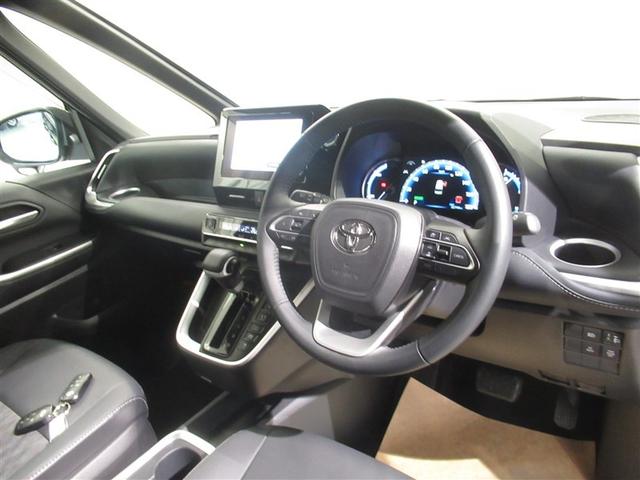 ノア ハイブリッドＳ－Ｚ　衝突被害軽減システム　メモリーナビ　バックカメラ　ＥＴＣ　ミュージックプレイヤー接続可　オートクルーズコントロール　ＬＥＤヘッドランプ　両側電動スライド　乗車定員７人　３列シート　スマートキー（17枚目）