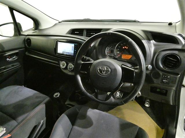 ヴィッツ ＲＳ　Ｇ’ｓ　５速マニュアル　メモリーナビ　フルセグ　ＥＴＣ　ＣＤ　ミュージックプレイヤー接続可　ＤＶＤ再生　ＨＩＤヘッドライト　キーレス　ワンオーナー（5枚目）