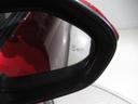 隣車線を走る車両をレーダーで検知し、ドアミラーでは確認しにくい後側方エリアに存在する車両に加え、急接近してくる車両も検知します。車両を検知するとドアミラーに搭載されたLEDインジケーターが点灯します。