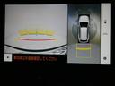パノラミックビューモニター付きです。車両を上から見たような映像をディスプレイオーディオ画面に表示。運転席からの目視だけでは見にくい、車両周辺の状況をリアルタイムでしっかり確認できます。